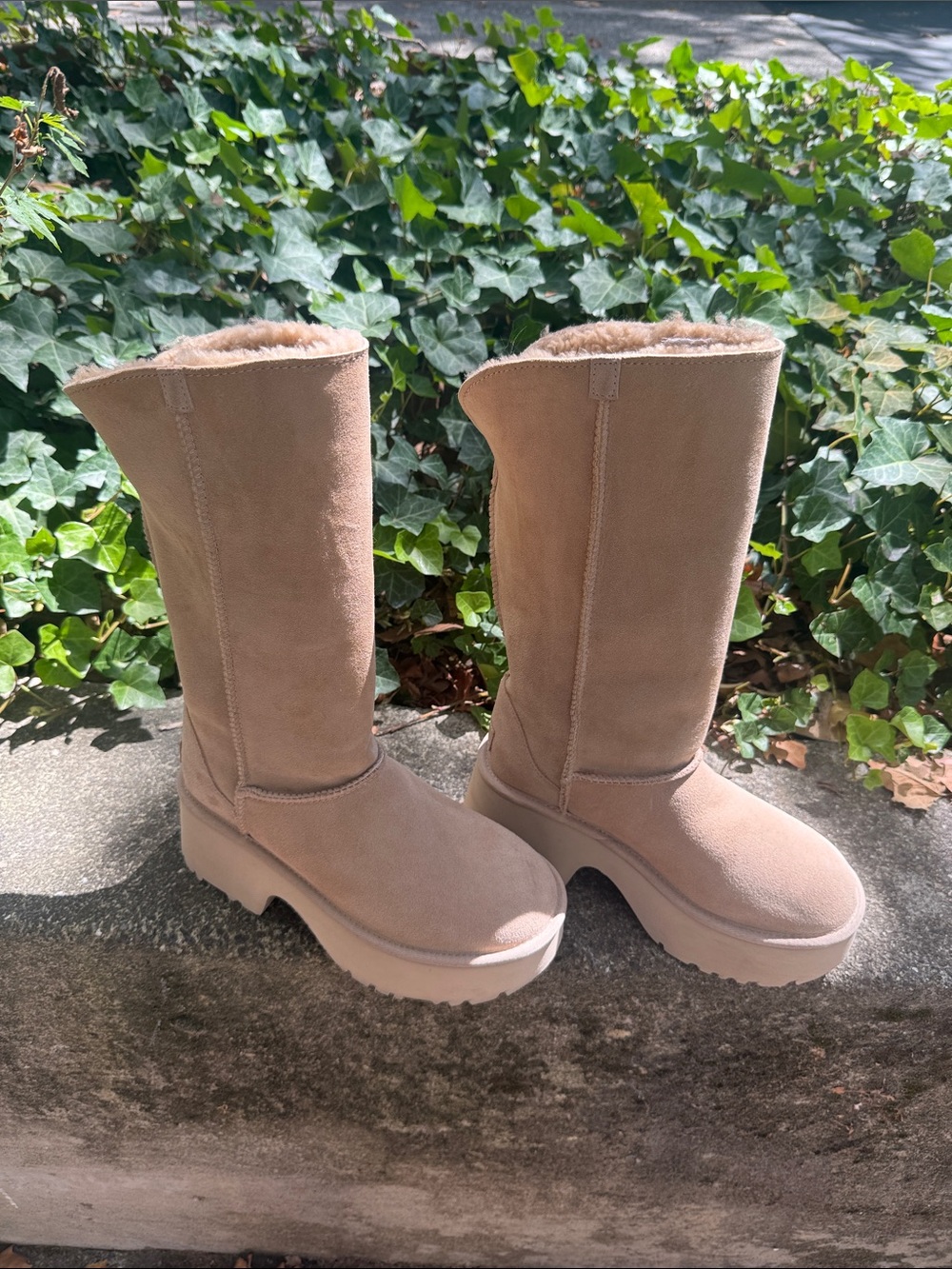 Women's Tan Suede Plush-Lined Winter Platform Boots - UGG size 8